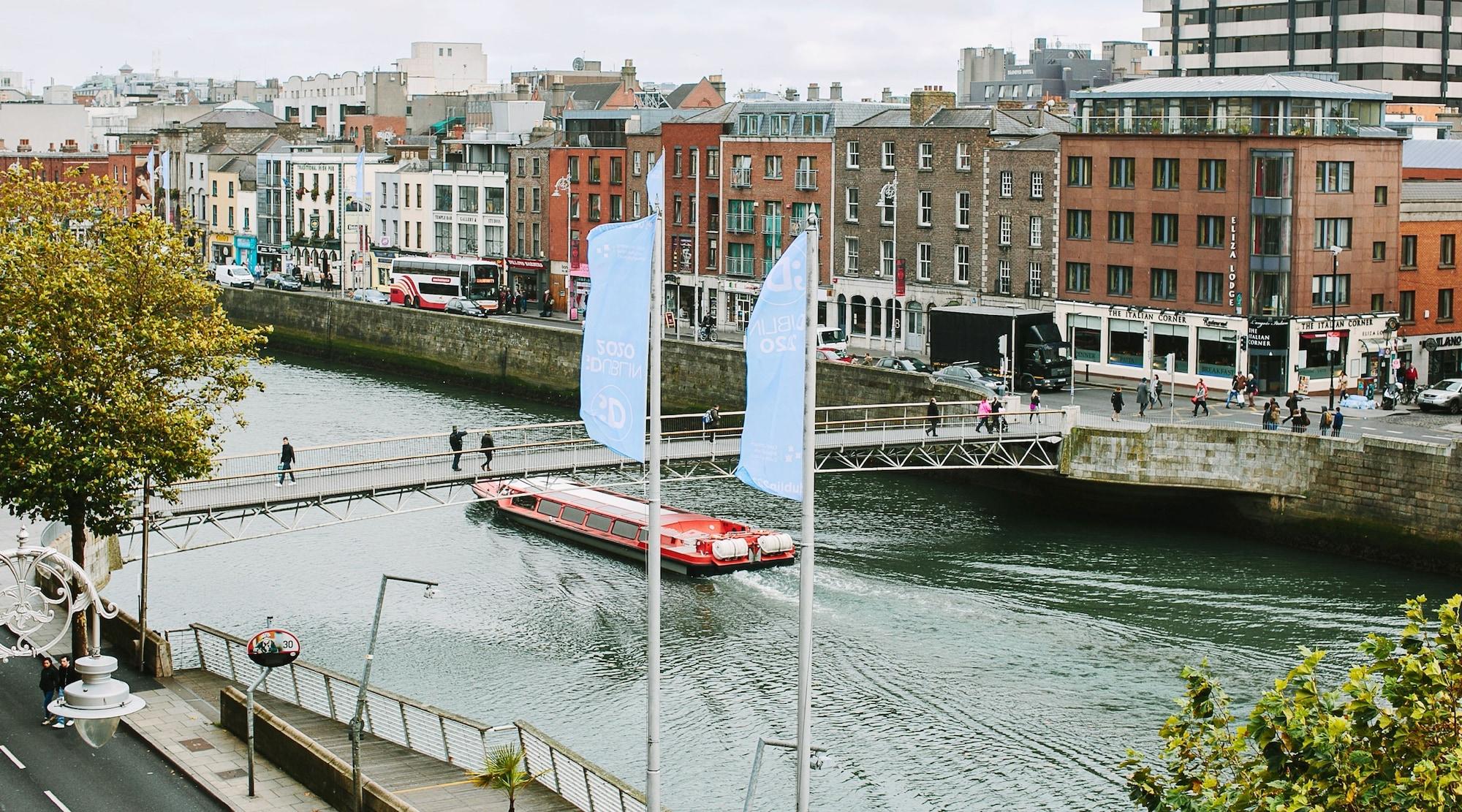 เดอะ มอริสัน ดับลิน เอ ดับเบิ้ลทรี บาย ฮิลตัน โฮเต็ล Hotel ภายนอก รูปภาพ The Liffey in Dublin