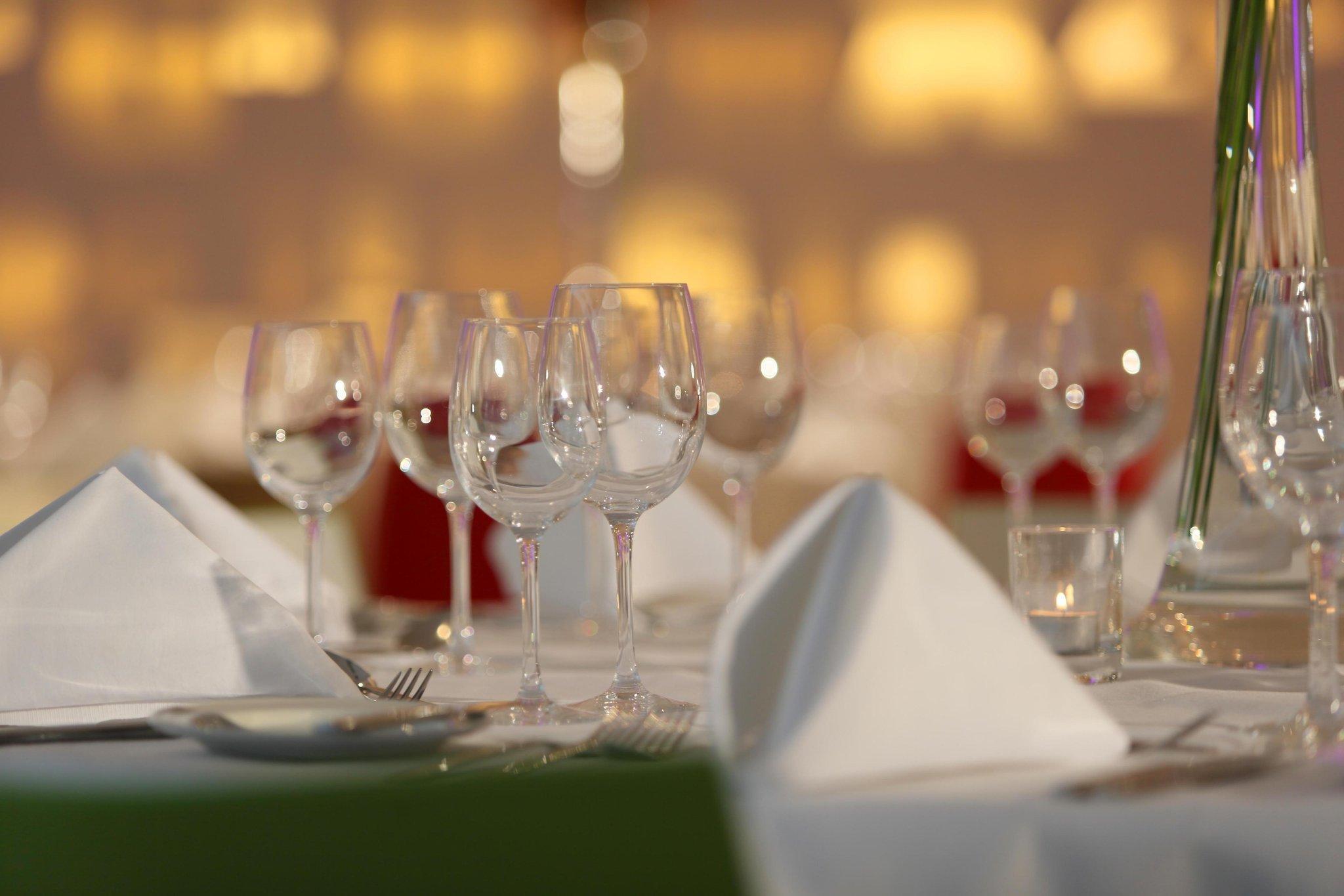 เดอะ มอริสัน ดับลิน เอ ดับเบิ้ลทรี บาย ฮิลตัน โฮเต็ล Hotel ร้านอาหาร รูปภาพ Wine glasses