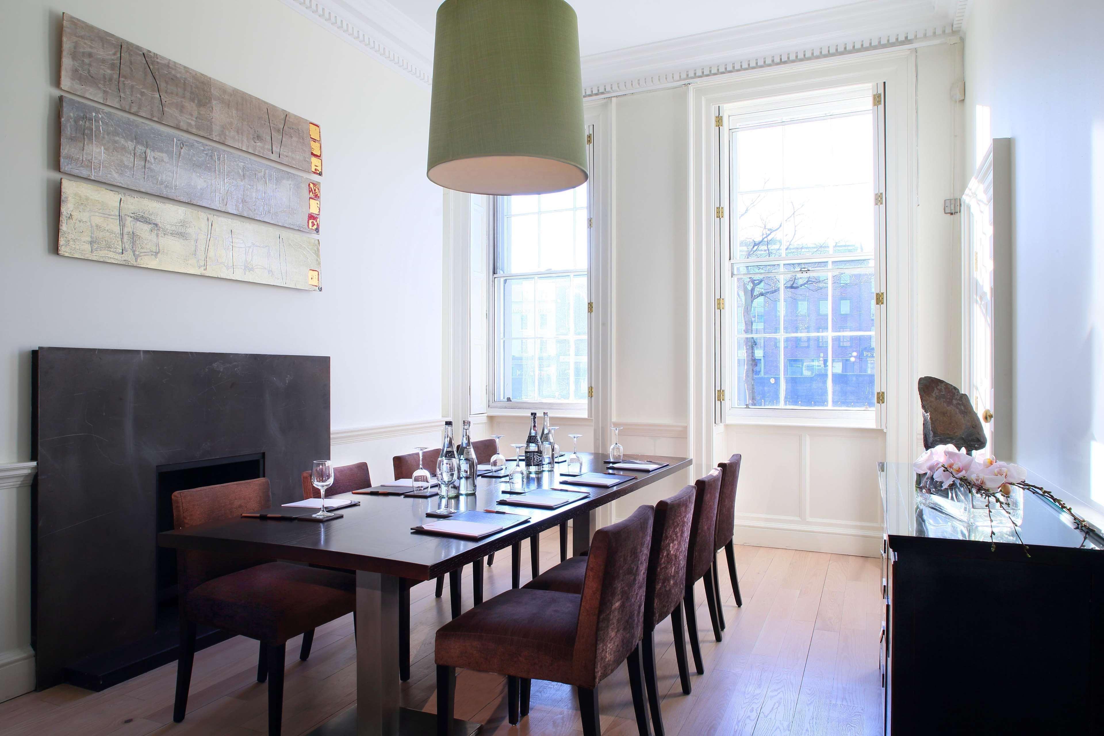 เดอะ มอริสัน ดับลิน เอ ดับเบิ้ลทรี บาย ฮิลตัน โฮเต็ล Hotel ธุรกิจ รูปภาพ The dining room at the 2009 launch of the London Design Festival