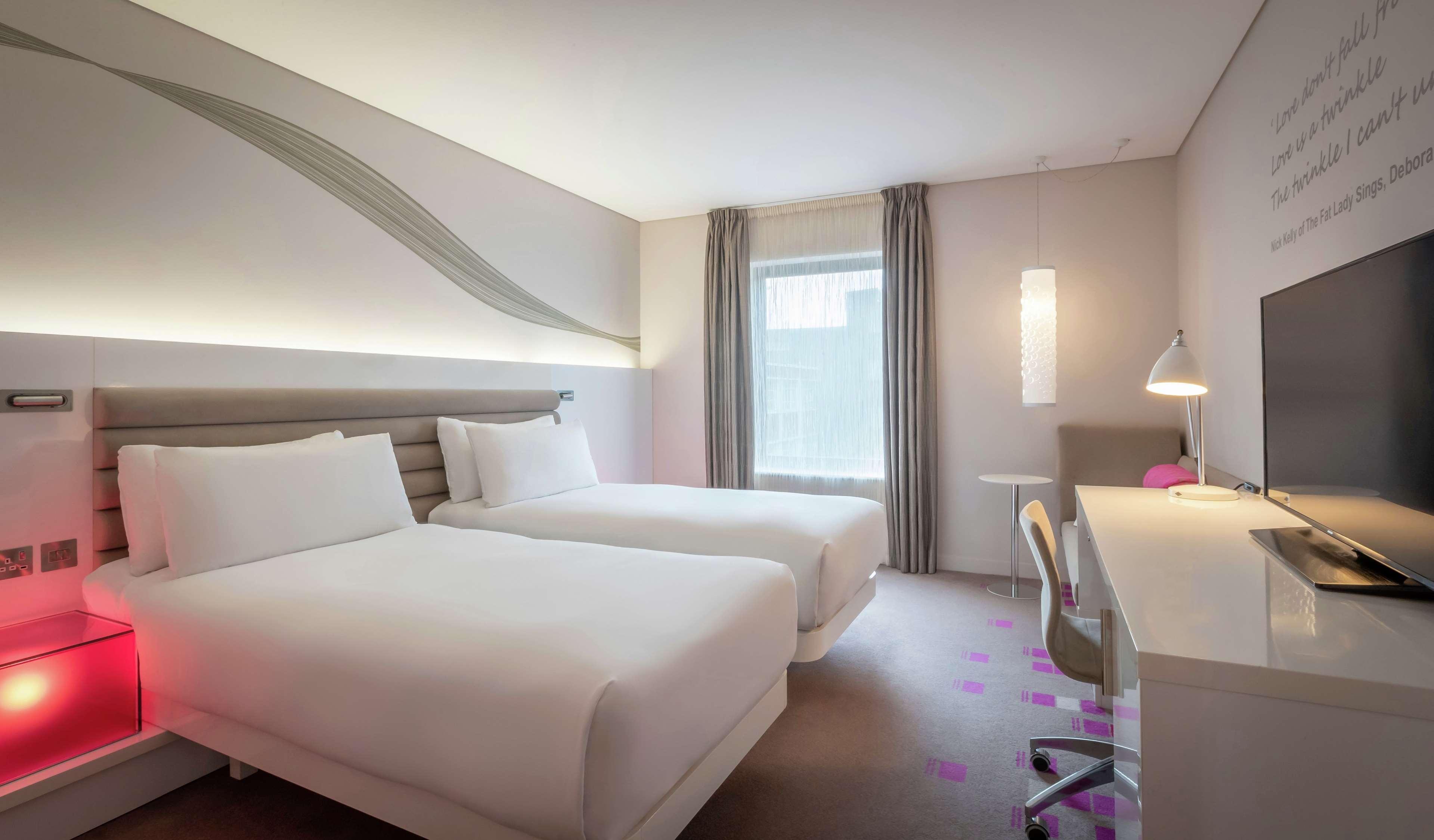 เดอะ มอริสัน ดับลิน เอ ดับเบิ้ลทรี บาย ฮิลตัน โฮเต็ล Hotel ภายนอก รูปภาพ A room at the hotel