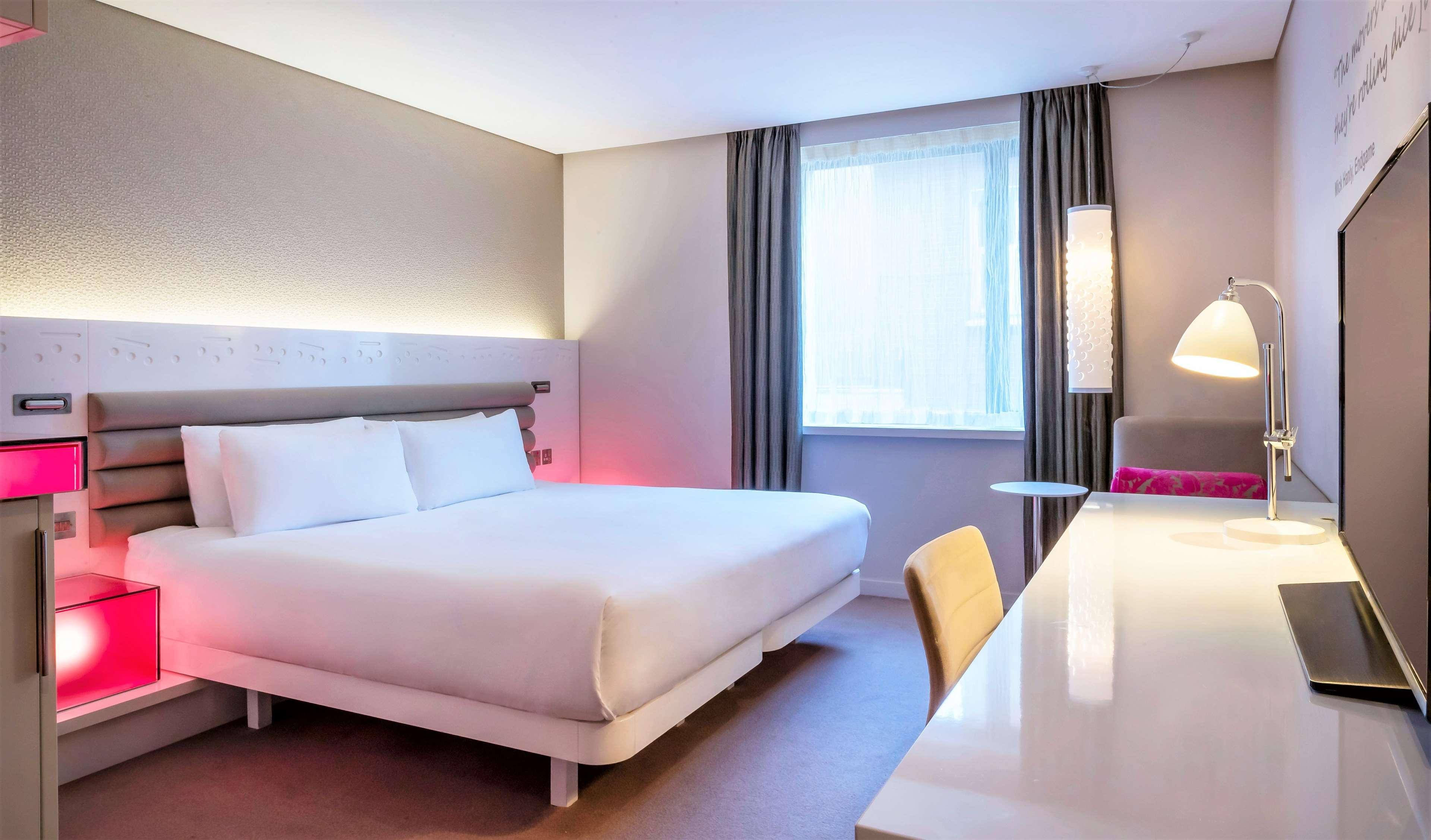 เดอะ มอริสัน ดับลิน เอ ดับเบิ้ลทรี บาย ฮิลตัน โฮเต็ล Hotel ภายนอก รูปภาพ A room at the hotel