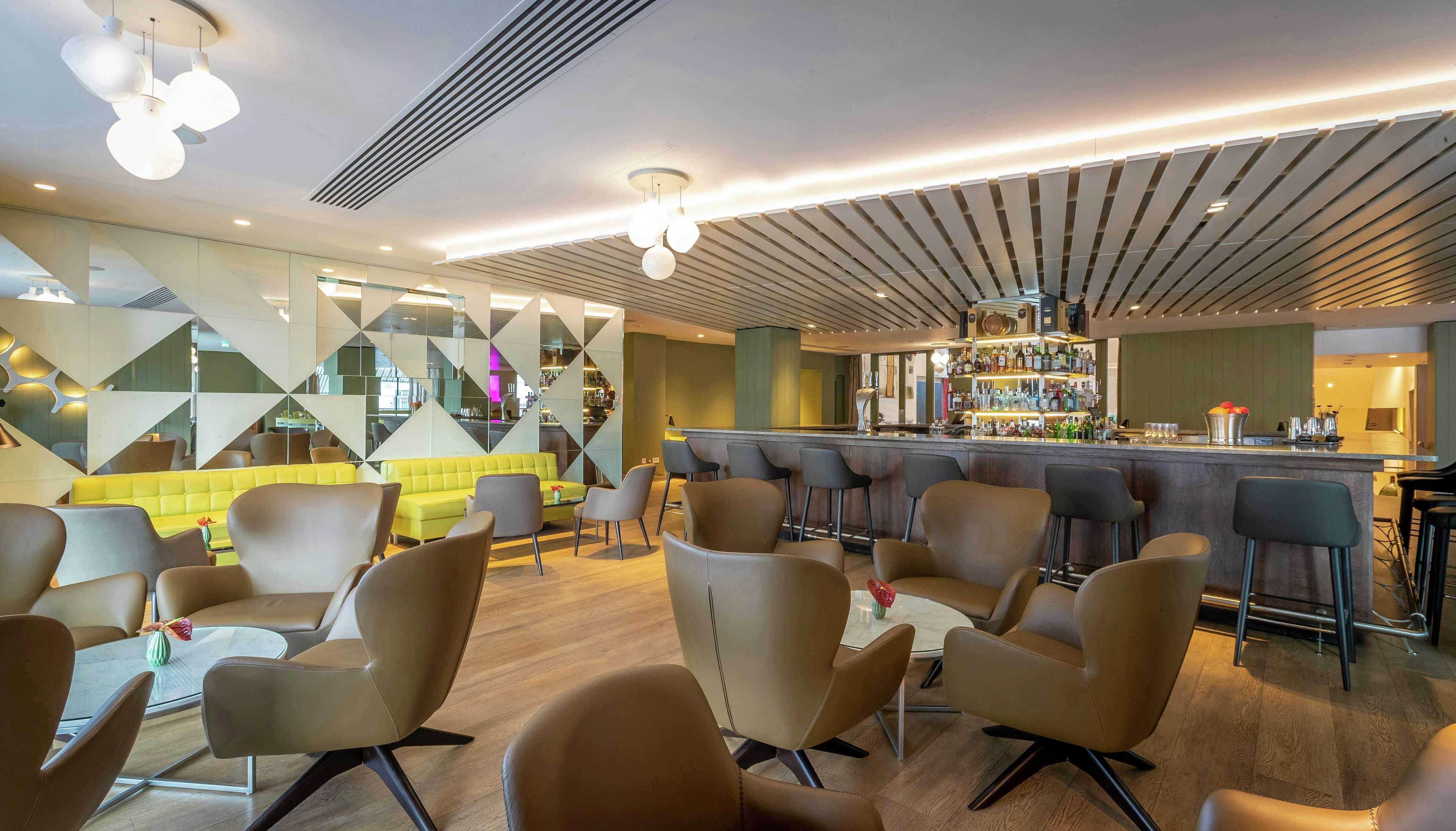 เดอะ มอริสัน ดับลิน เอ ดับเบิ้ลทรี บาย ฮิลตัน โฮเต็ล Hotel ภายนอก รูปภาพ The lounge at London Heathrow Airport