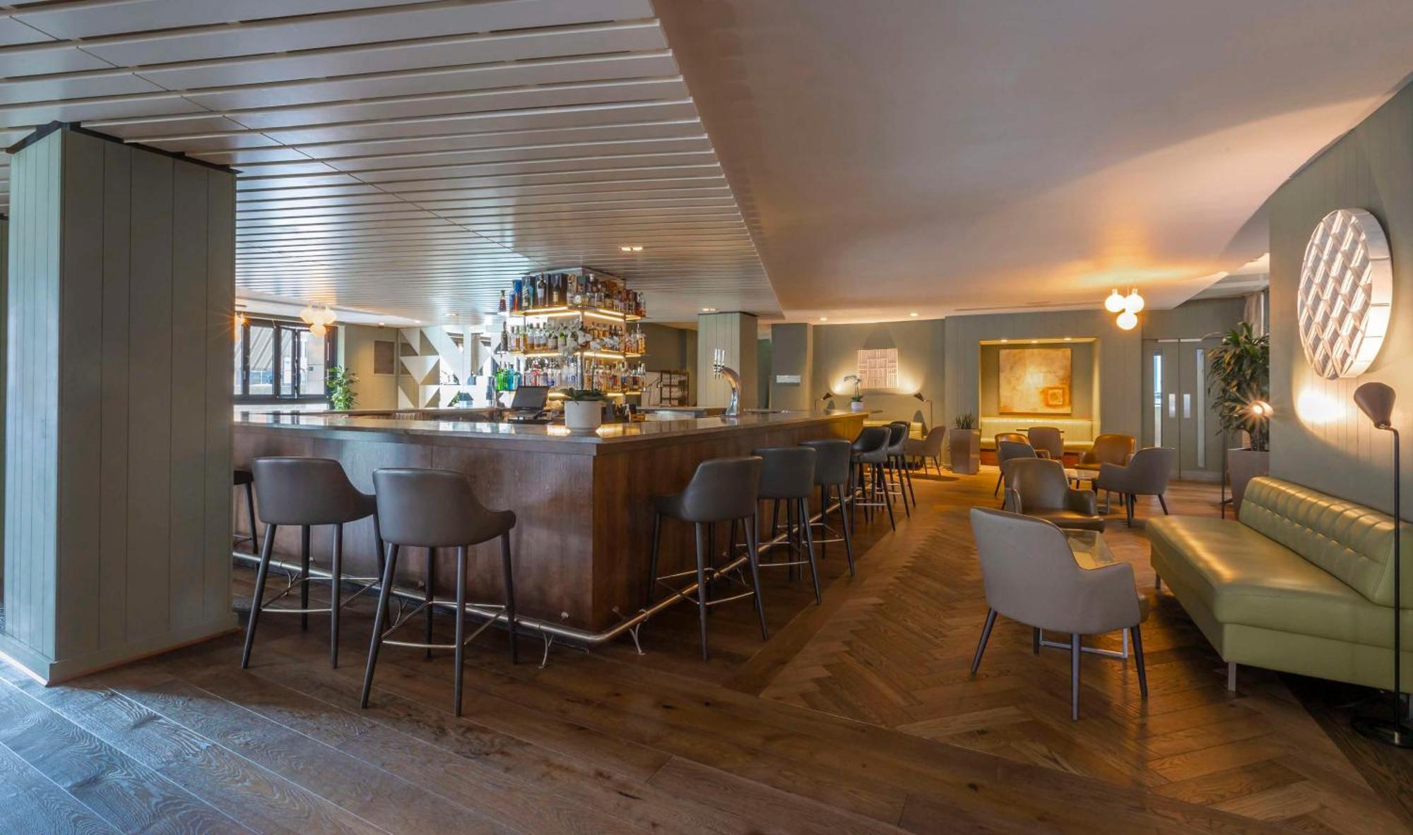 เดอะ มอริสัน ดับลิน เอ ดับเบิ้ลทรี บาย ฮิลตัน โฮเต็ล Hotel ภายนอก รูปภาพ The bar at the 1900