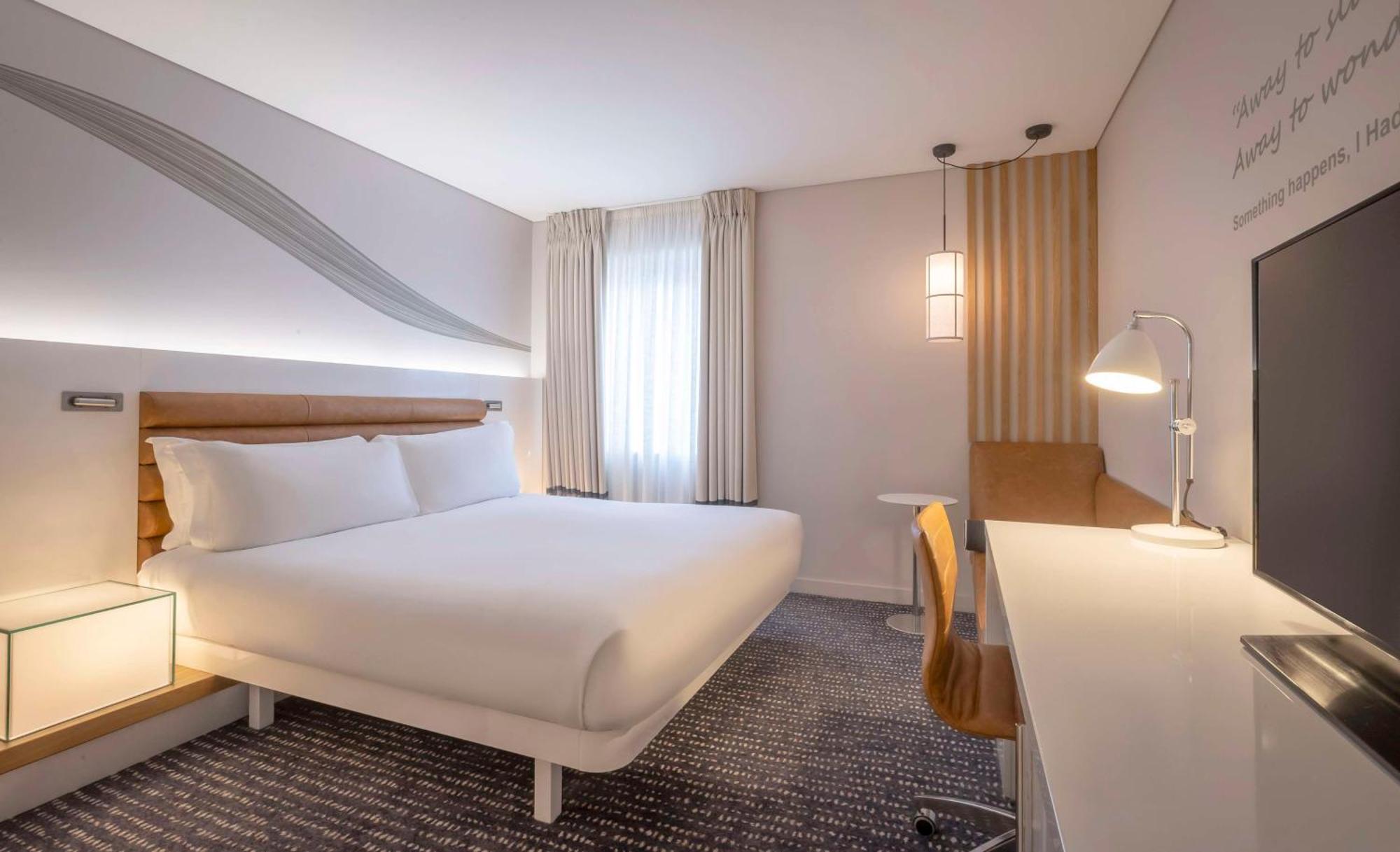 เดอะ มอริสัน ดับลิน เอ ดับเบิ้ลทรี บาย ฮิลตัน โฮเต็ล Hotel ภายนอก รูปภาพ A room at the hotel